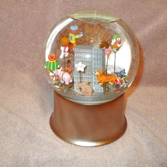 Macy's 60th Anniversary Thanksgiving Parade Musical Snow Globe Floats Glitter - Picture 9 of 13